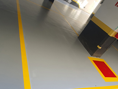 A demarcação de piso industrial: um pilar fundamental para a segurança no ambiente de trabalho da Qualy Pisos