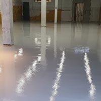 Em quais locais é indicado a aplicação de piso industrial de alta resistência?