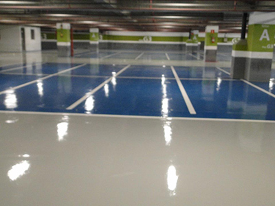 Estacionamento seguro com o piso epóxi garagem da Qualy Pisos