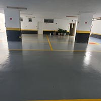 O melhor lugar para deixar seu carro com o piso epóxi garagem