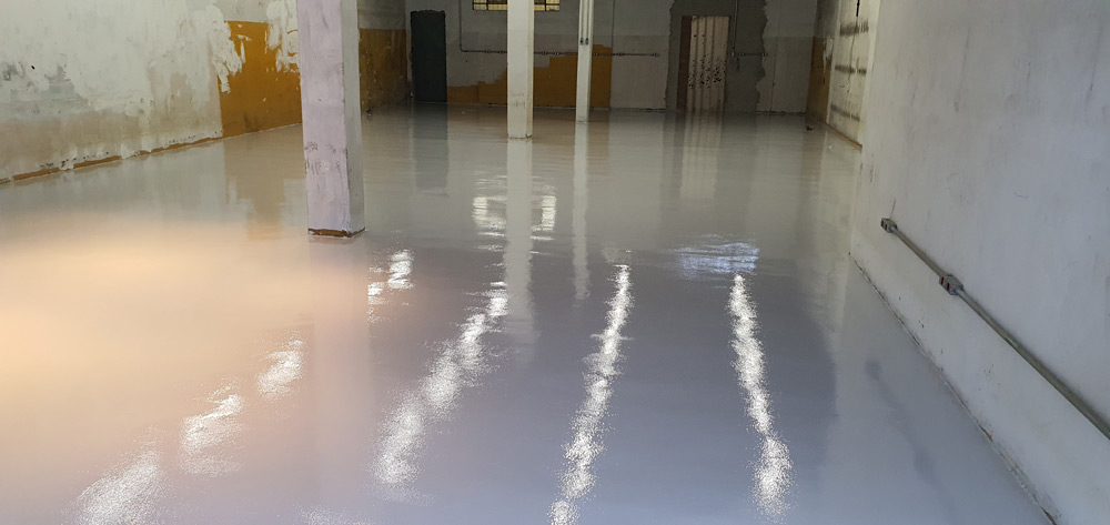 O que considerar ao escolher pisos industriais para ambientes comerciais?